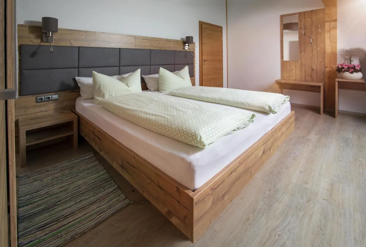 Pension Bernhardhof Otterfing 3*,