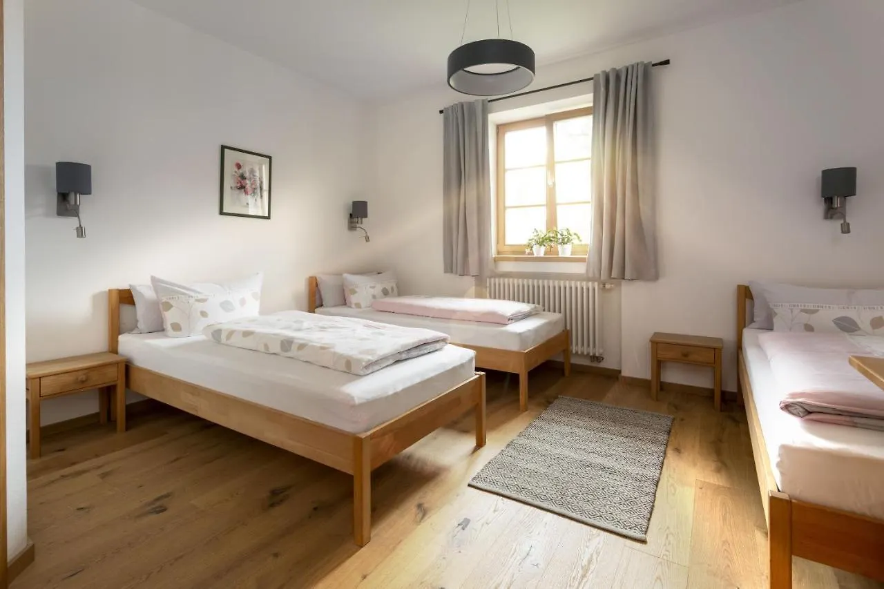 Pension Bernhardhof Otterfing Guest house