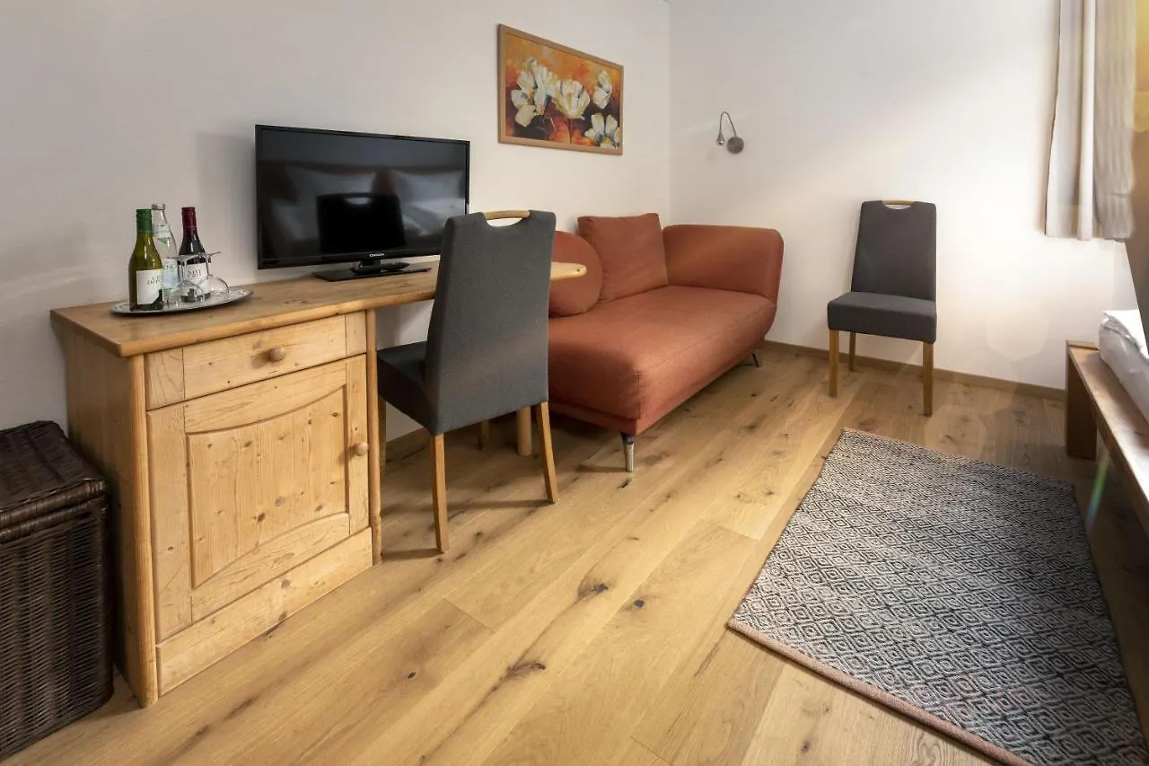 Pension Bernhardhof Otterfing Guest house