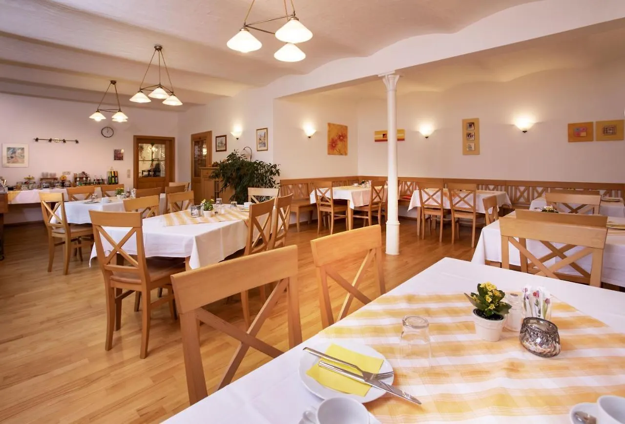 Pension Bernhardhof Otterfing 3*,